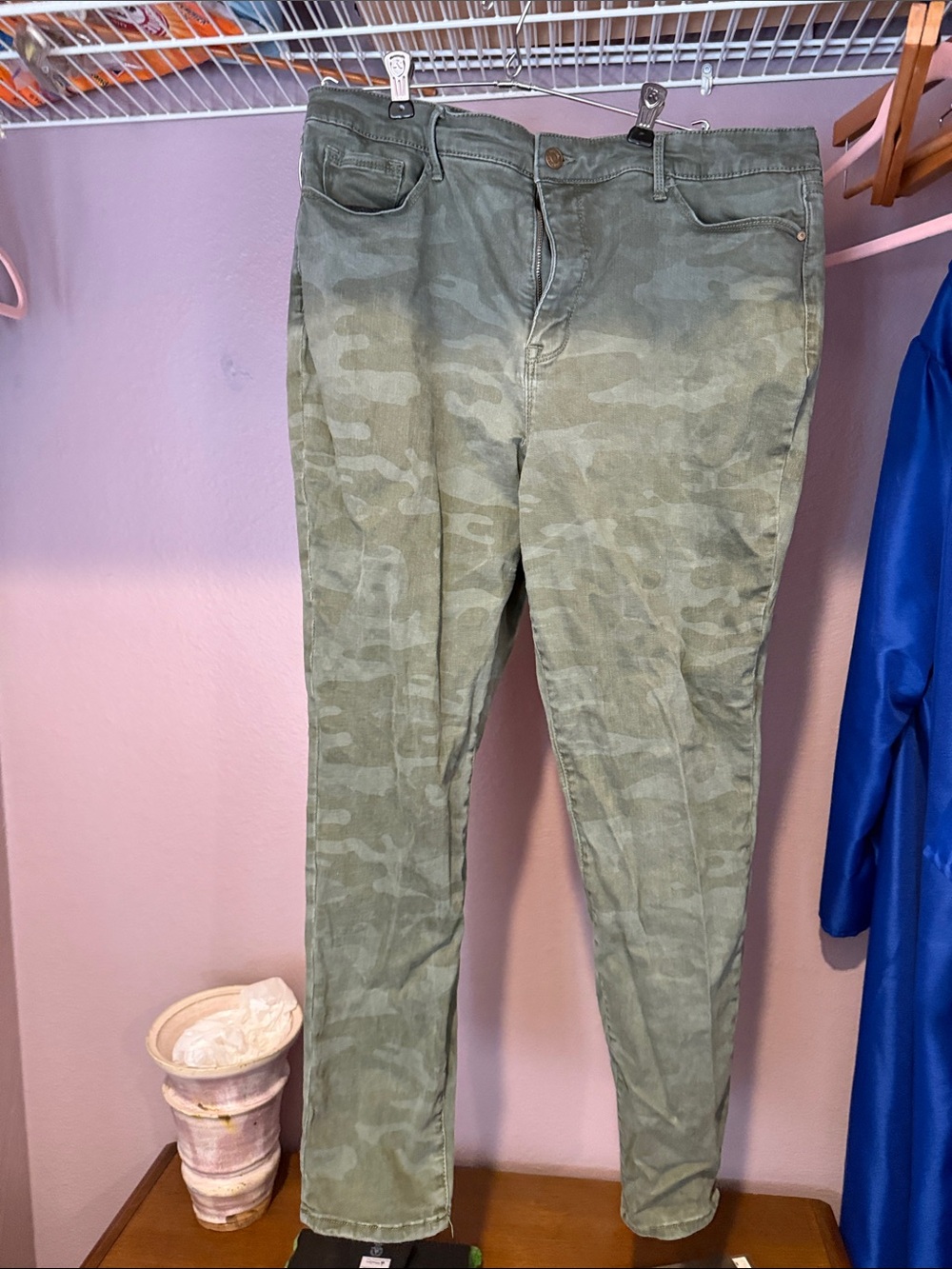 Women’s Skinny Camo Jeans in Olive Green